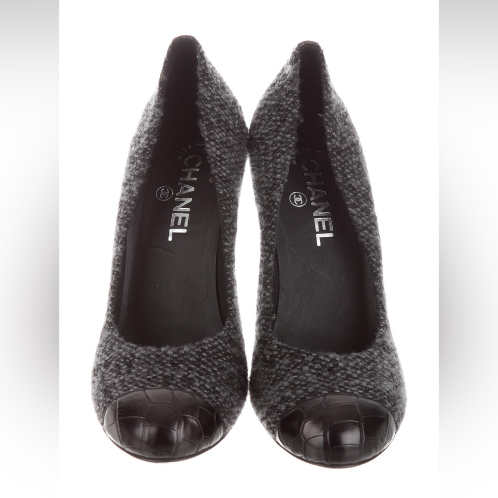 Authentic Chanel Interlocking CC Logo Pumps